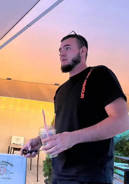 Я Владимир, 21, из Праги, ищу знакомство для приятного времяпровождения