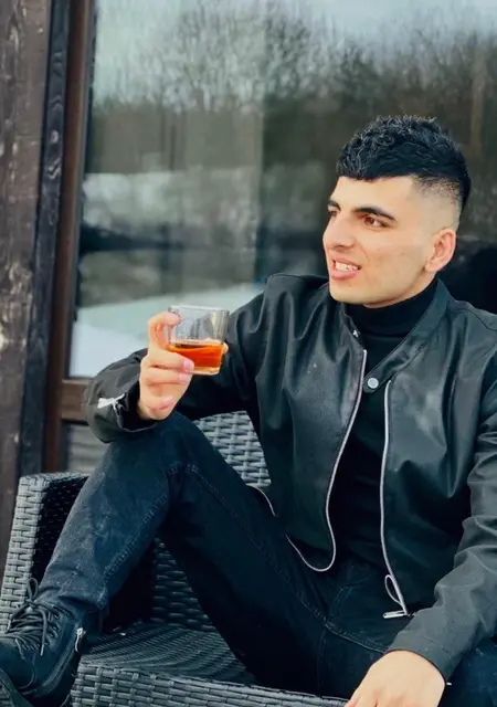 Я Вис, 24, знакомлюсь для открытые отношения в Амстердаме