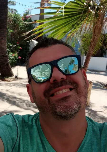 Soy Toni, 45 años de Madrid, busco conocer gente para lío de una noche