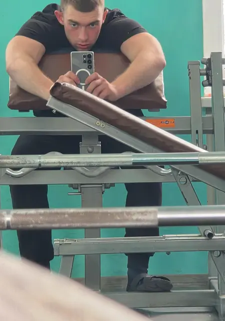 Я Евгений, 20, из Донецка, ищу знакомство для общения