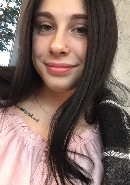 Я Мари, 18 років з Вінниці, шукаю знайомства без зобов'язань