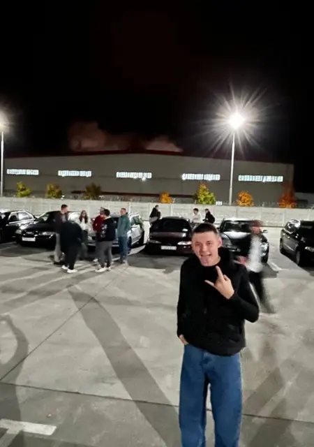 Я Егор, 19, из Минска, ищу знакомство для приятного времяпровождения