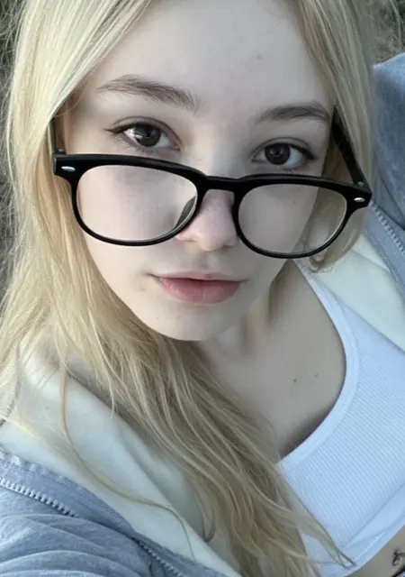 Ася из Франкфурта-на-майне, мне 18, познакомлюсь для общения