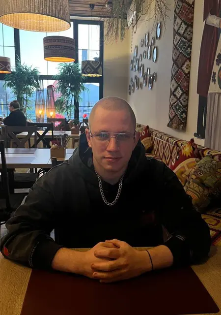 Pavel з Донецька, мені 21 років, познайомлюсь для вірт